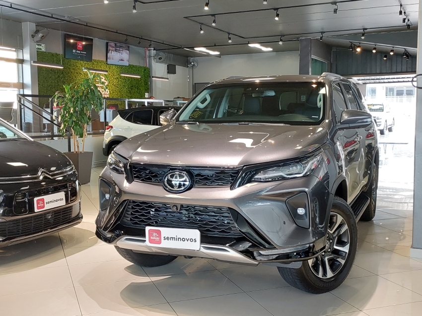 toyota hilux sw4 2.8 d-4d turbo diesel srx platinum 4x4 automatico 2.7 4p 202521