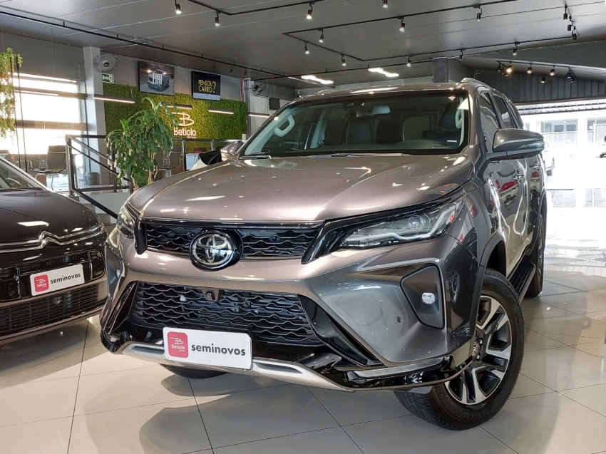 toyota hilux sw4 2.8 d-4d turbo diesel srx platinum 4x4 automatico 2.7 4p 2025