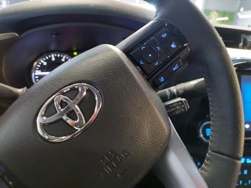 toyota hilux 2.8 d-4d turbo diesel cd srx plus 4x4 automatico 4p 202514