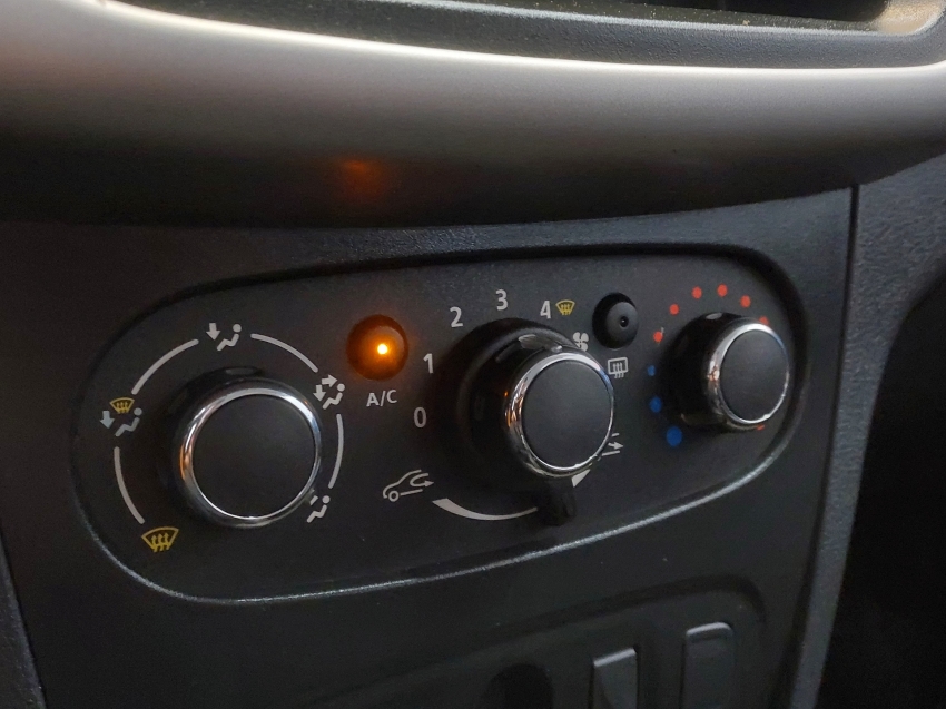 renault sandero 1.0 12v sce flex authentique manual 4p 201812