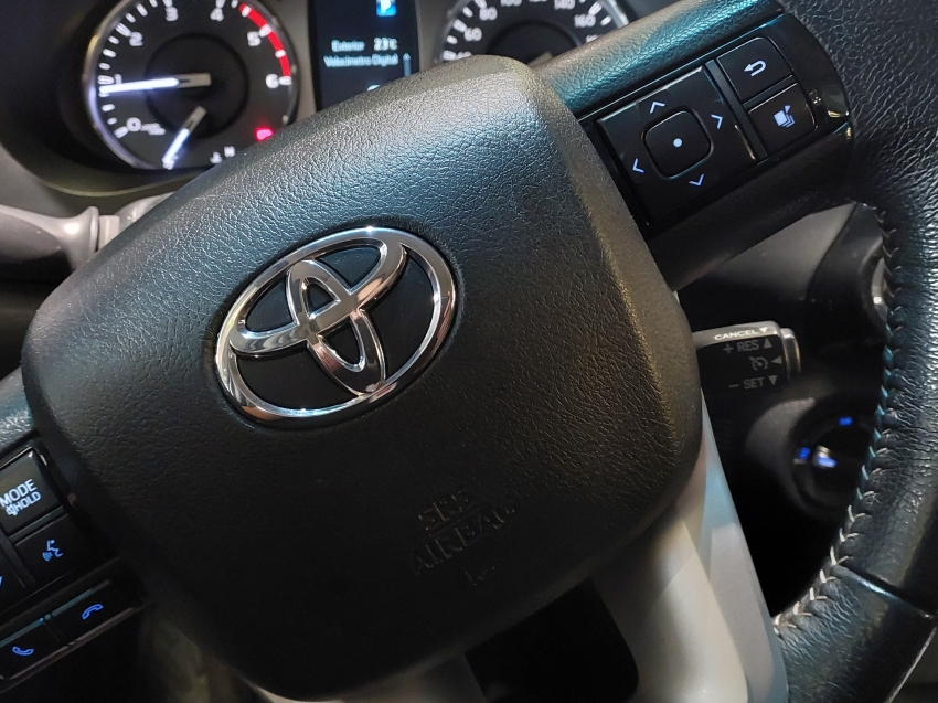 toyota hilux 2.8 d-4d turbo diesel cd srv 4x4 automatico 4p 202216