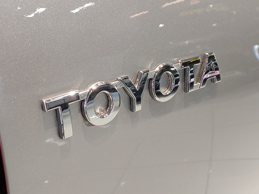 toyota hilux 2.8 d-4d turbo diesel cd srv 4x4 automatico 4p 202221