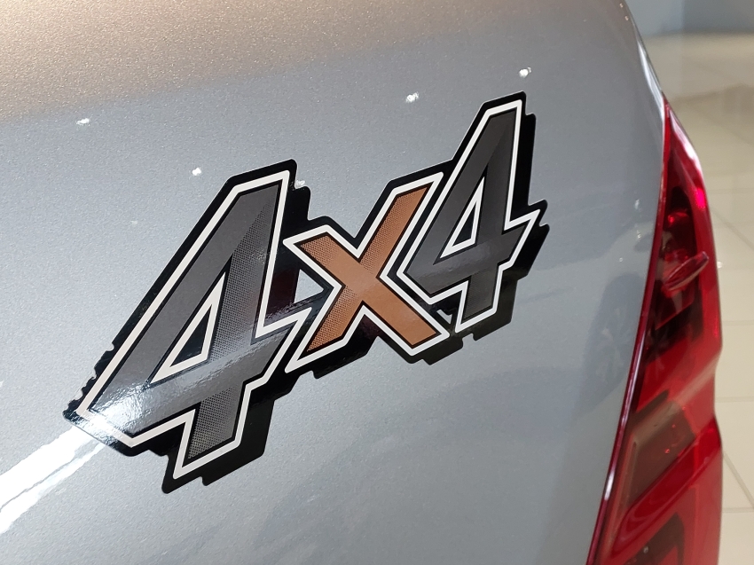 toyota hilux 2.8 d-4d turbo diesel cd srv 4x4 automatico 4p 202223