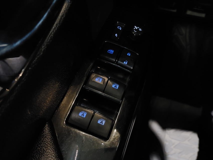 toyota hilux 2.8 d-4d turbo diesel cd srv 4x4 automatico 4p 202220