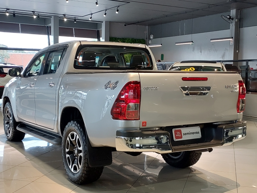 toyota hilux 2.8 d-4d turbo diesel cd srv 4x4 automatico 4p 20223