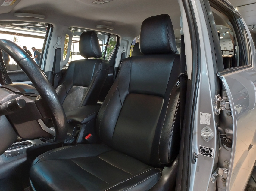 toyota hilux 2.8 d-4d turbo diesel cd srv 4x4 automatico 4p 20228