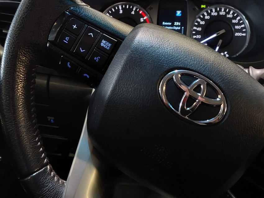 toyota hilux 2.8 d-4d turbo diesel cd srv 4x4 automatico 4p 202215