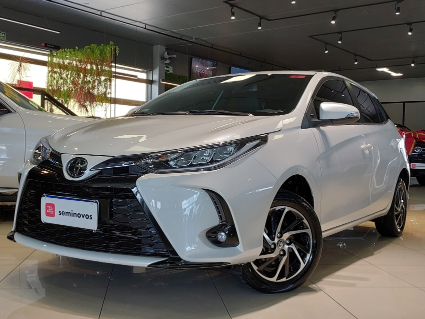 toyota yaris 1.5 16v flex xls multidrive 4p automatico 2024
