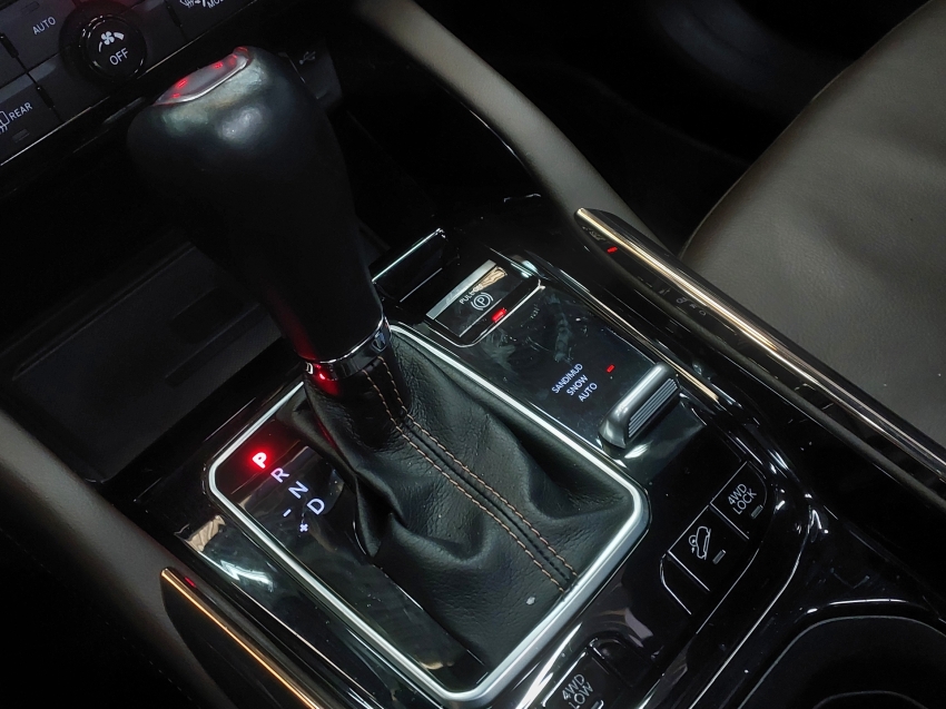 jeep commander 2.0 td380 turbo diesel overland at9 4p automatico 202318