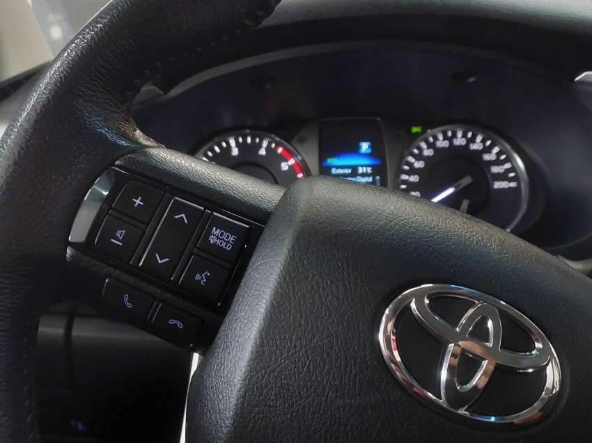 toyota hilux 2.8 d-4d turbo diesel cd sr 4x4 automatico 4p 202514