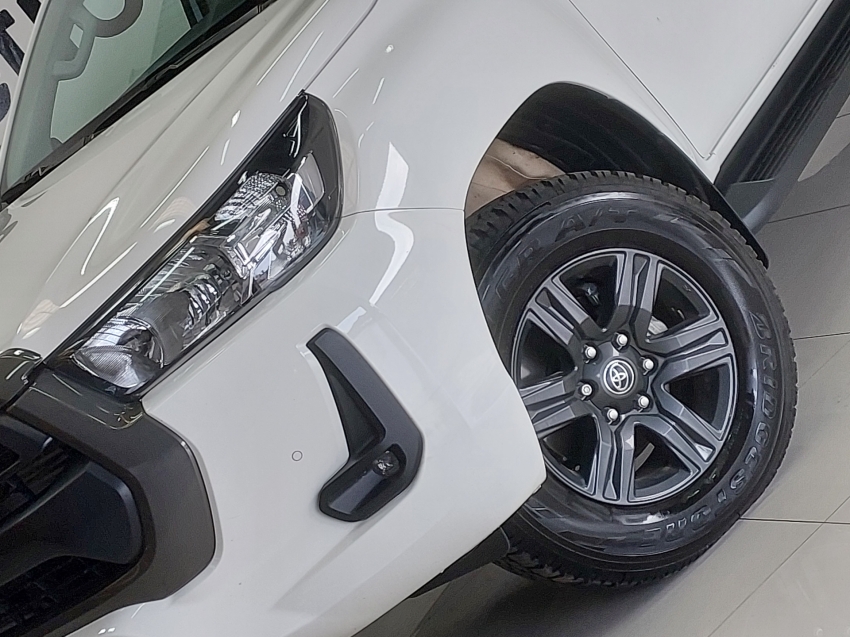 toyota hilux 2.8 d-4d turbo diesel cd sr 4x4 automatico 4p 202520
