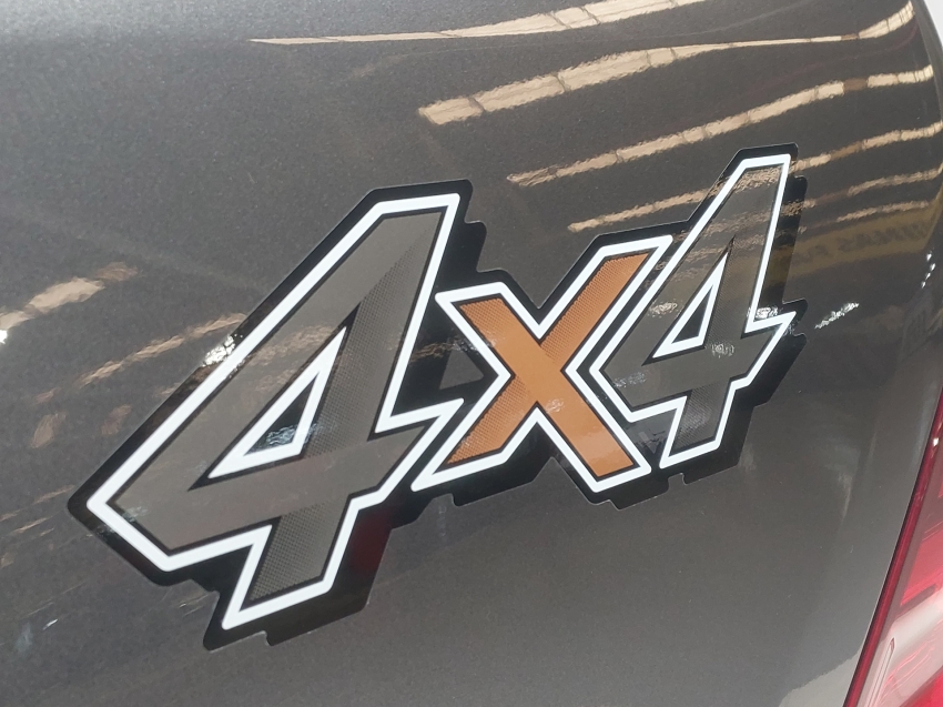 toyota hilux 2.8 d-4d turbo diesel cd sr 4x4 automatico 4p 202421