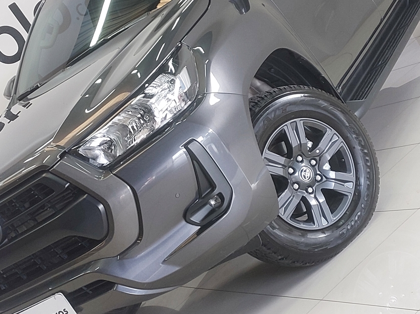 toyota hilux 2.8 d-4d turbo diesel cd sr 4x4 automatico 4p 202422
