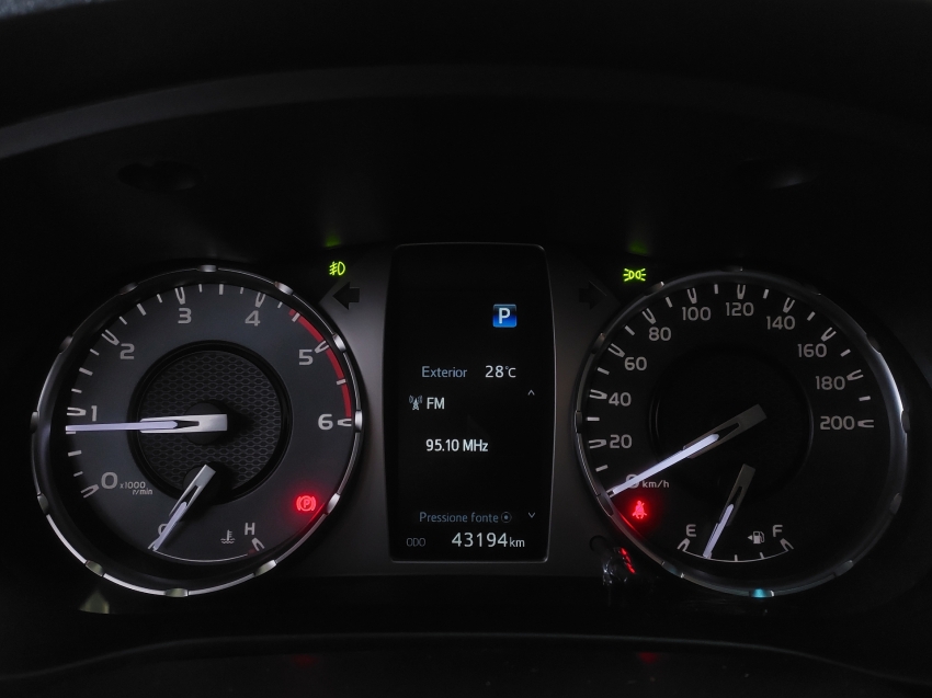 toyota hilux 2.8 d-4d turbo diesel cd sr 4x4 automatico 4p 202410