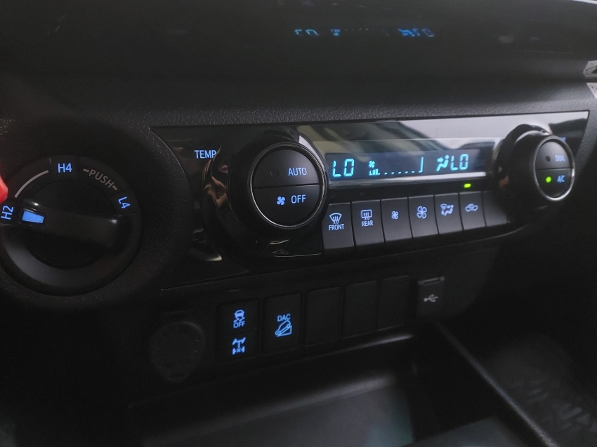 toyota hilux 2.8 d-4d turbo diesel cd sr 4x4 automatico 4p 202411