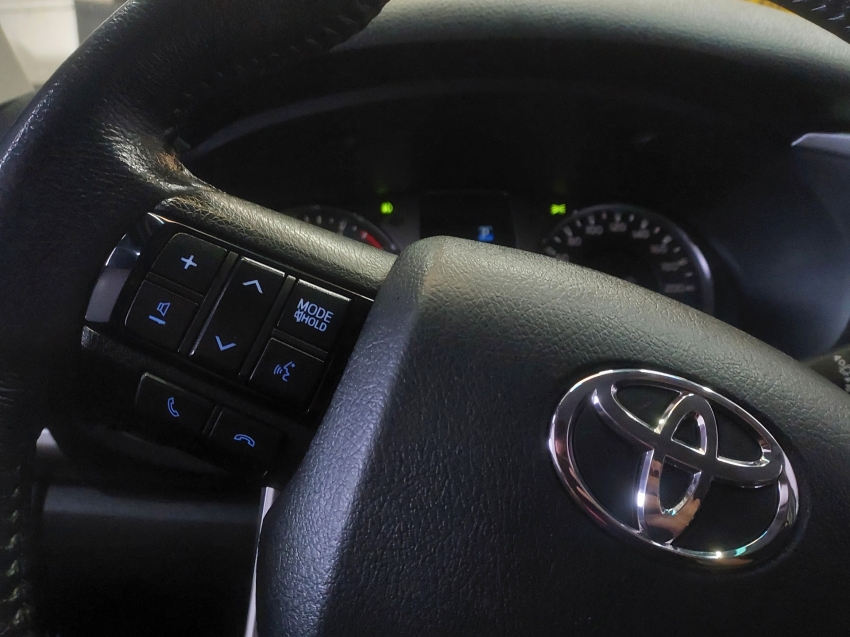 toyota hilux 2.8 d-4d turbo diesel cd sr 4x4 automatico 4p 202414