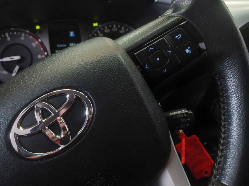 toyota hilux 2.8 d-4d turbo diesel cd sr 4x4 automatico 4p 202415