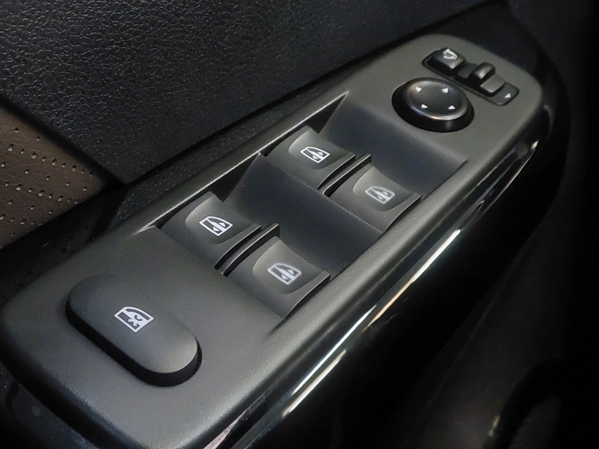 renault captur 1.3 tce flex iconic x-tronic 4p automatico 202318