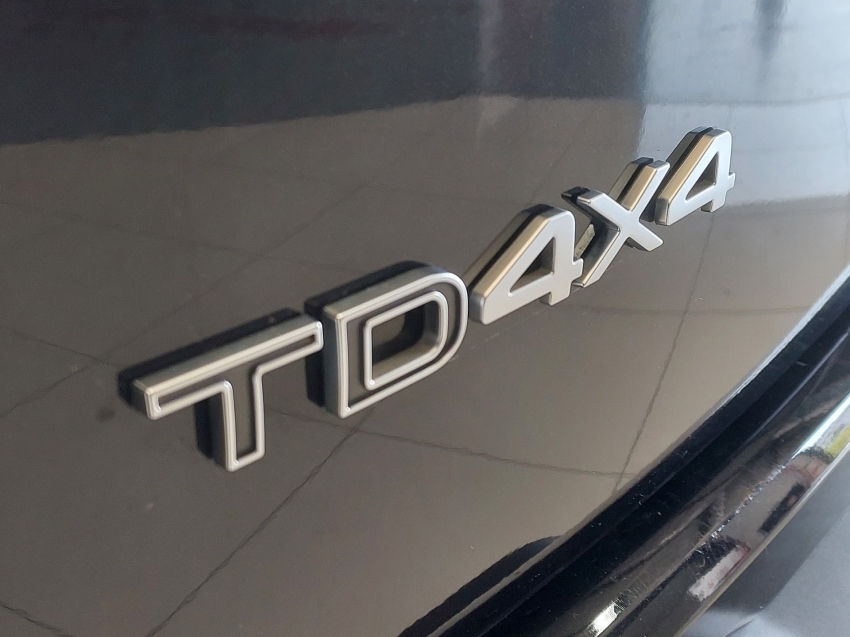 jeep commander 2.0 td380 turbo diesel limited at9 4p automatico 202326