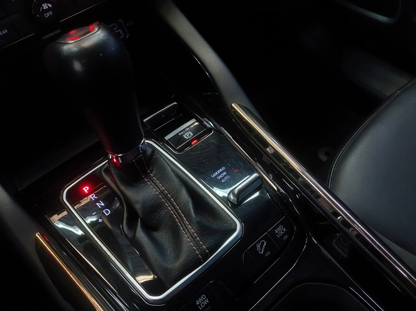 jeep commander 2.0 td380 turbo diesel limited at9 4p automatico 202317