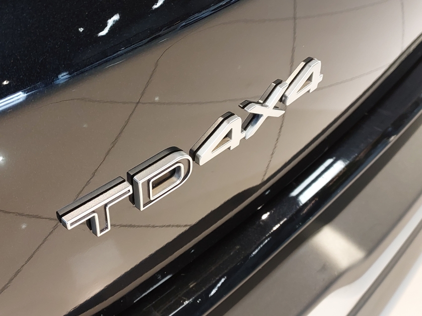 jeep commander 2.0 td380 turbo diesel limited at9 4p automatico 202327