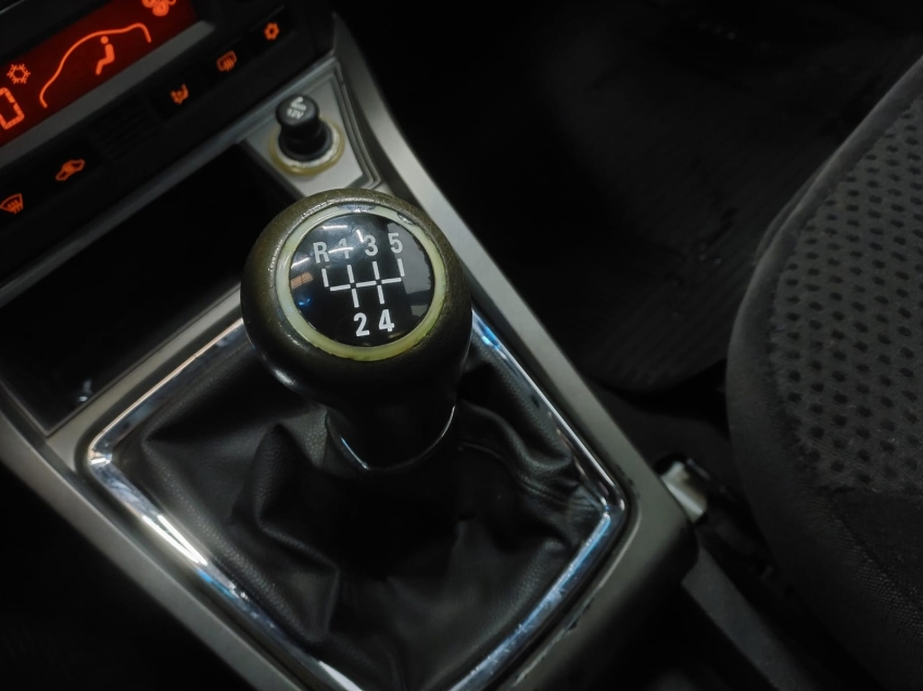 chevrolet vectra 2.0 mpfi gt hatch 8v flex 4p manual 201014