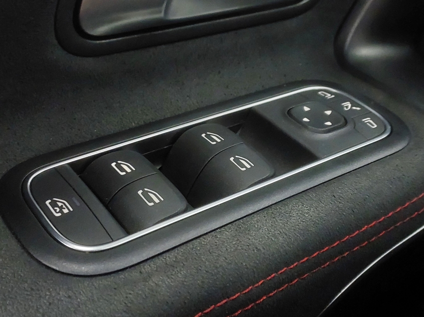 mercedes-benz cla 200 1.3 mhev amg line 7g-dct flex 4p automatico 202522