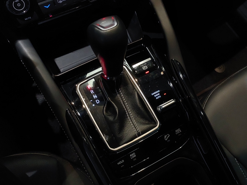 jeep commander 2.0 hurricane 4 turbo gasolina blackhawk at9 4p automatico 202512