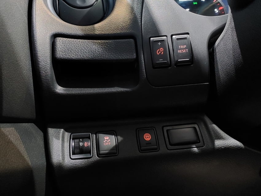 nissan frontier 2.3 16v turbo diesel pro4x cd 4x4 automatico 4p 202320
