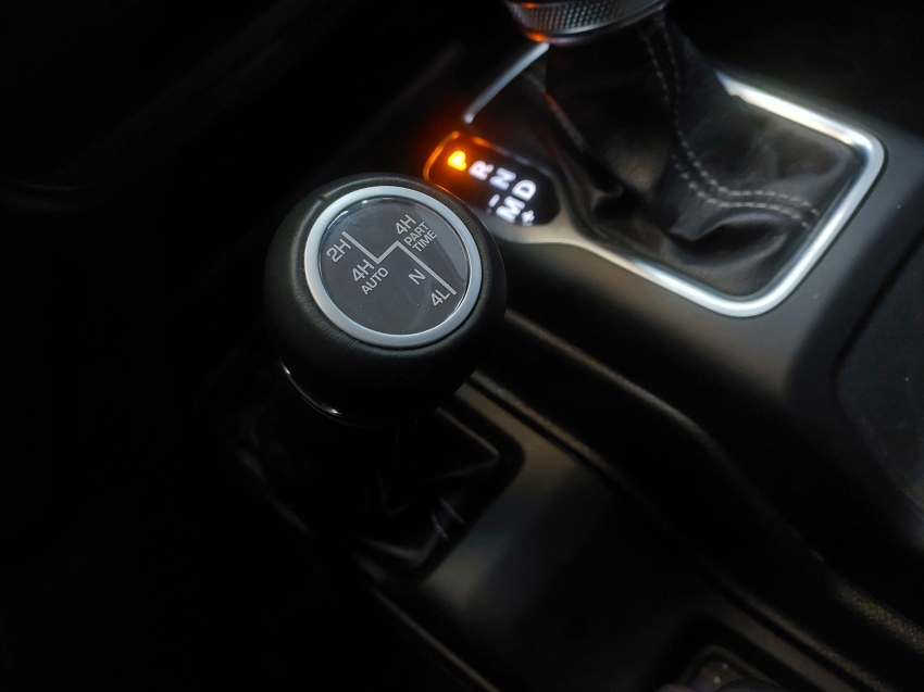 jeep wrangler 2.0 turbo gasolina sahara 2p 4x4 at8 automatico 202316