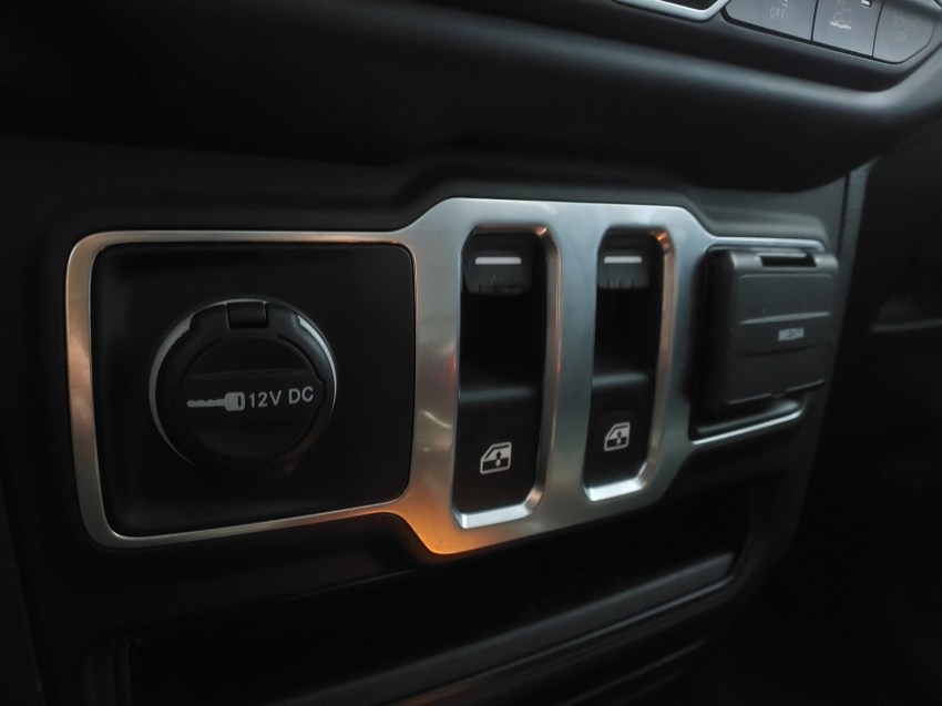 jeep wrangler 2.0 turbo gasolina sahara 2p 4x4 at8 automatico 202317
