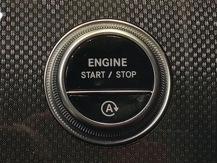 mercedes-benz c 300 2.0 eq boost hibrido amg line 9g-tronic 4p automatico 202419