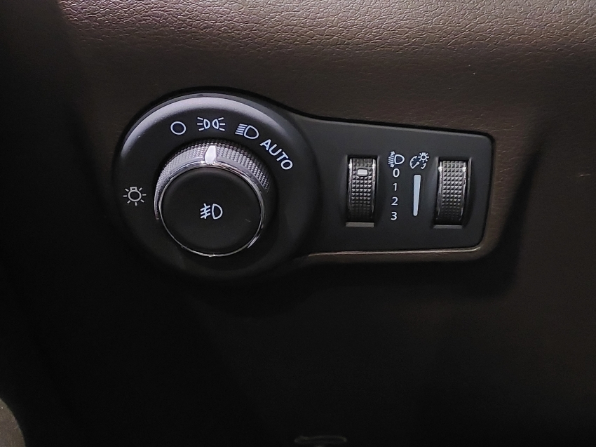 jeep commander 2.0 td380 turbo diesel overland at9 4p automatico 202219