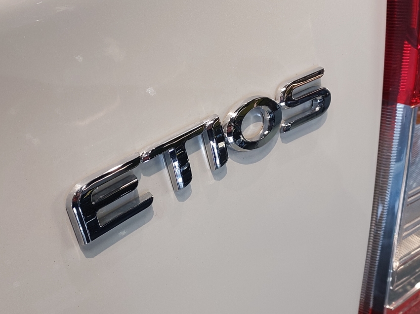 toyota etios 1.3 x 16v flex 4p manual automatico 201616