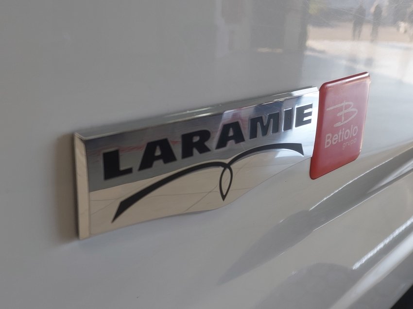 ram classic 5.7 v8 gasolina laramie cd 4x4 automatico 4p 202325