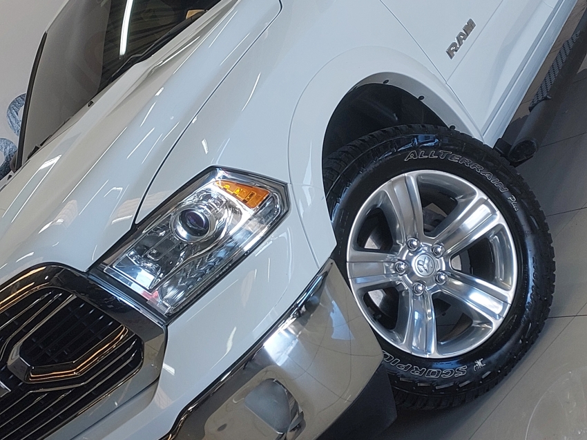 ram classic 5.7 v8 gasolina laramie cd 4x4 automatico 4p 202327