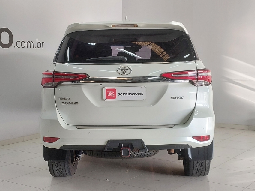 toyota hilux sw4 2.8 d-4d turbo diesel srx 7l 4x4 automatico 4p 20225