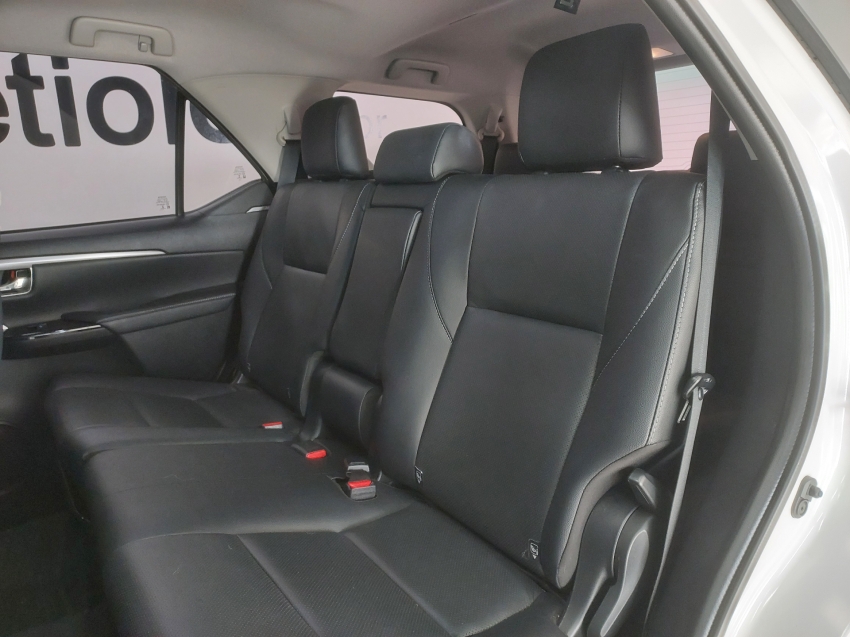 toyota hilux sw4 2.8 d-4d turbo diesel srx 7l 4x4 automatico 4p 20229