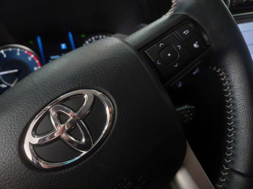 toyota hilux sw4 2.8 d-4d turbo diesel srx 7l 4x4 automatico 4p 202219