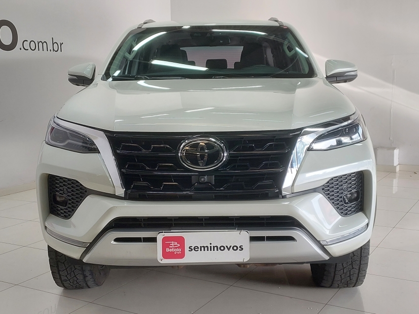 toyota hilux sw4 2.8 d-4d turbo diesel srx 7l 4x4 automatico 4p 20222