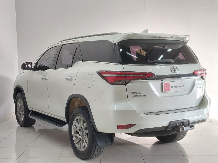 toyota hilux sw4 2.8 d-4d turbo diesel srx 7l 4x4 automatico 4p 20223