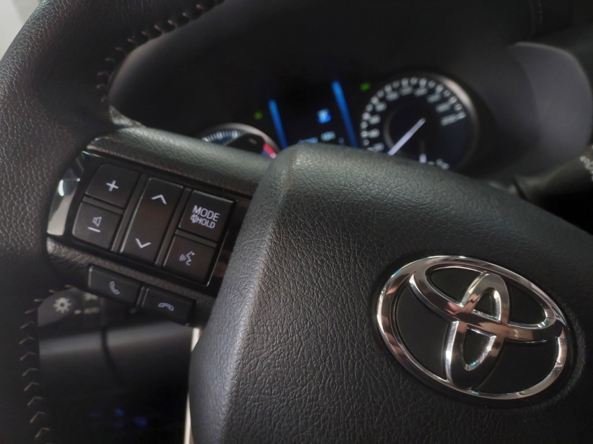 toyota hilux sw4 2.8 d-4d turbo diesel srx 7l 4x4 automatico 4p 202218