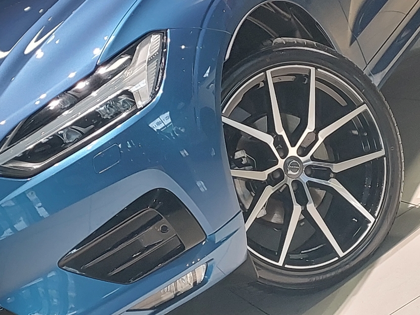 volvo xc60 2.0 t5 gasolina r-design awd geartronic 4p automatico 201824