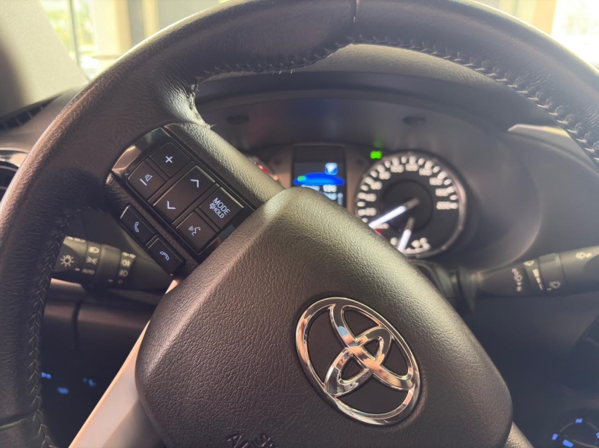 toyota hilux 2.8 d-4d turbo diesel cd srv 4x4 automatico 4p 202417