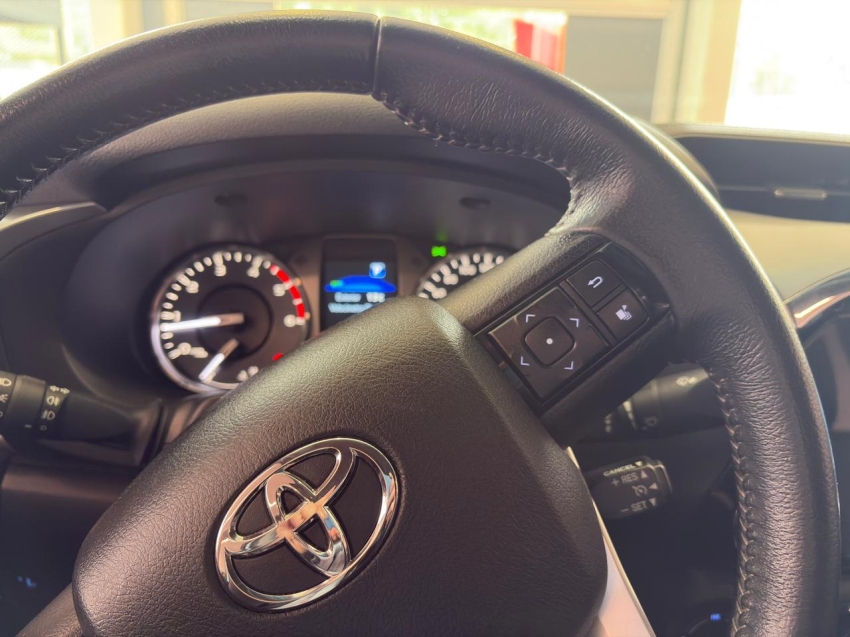 toyota hilux 2.8 d-4d turbo diesel cd srv 4x4 automatico 4p 202418