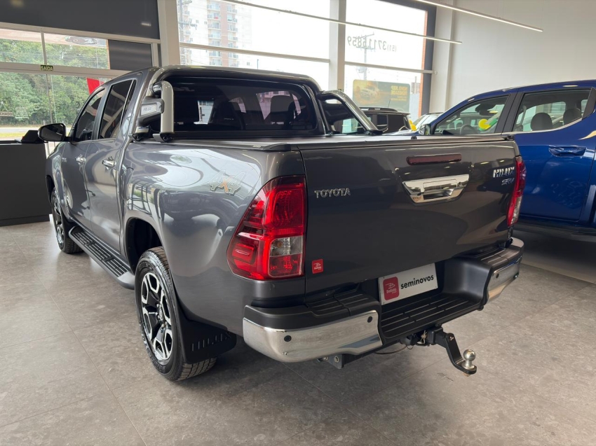 toyota hilux 2.8 d-4d turbo diesel cd srv 4x4 automatico 4p 20243