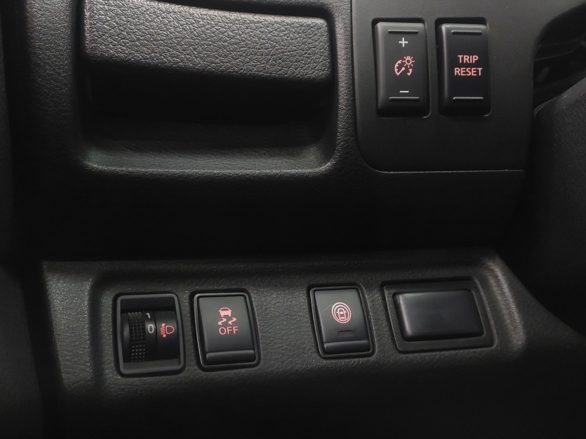 nissan frontier 2.3 16v turbo diesel pro4x cd 4x4 automatico 4p 202320