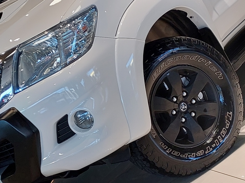 toyota hilux 3.0 sr 4x4 cd 16v turbo intercooler diesel 4p manual 201323