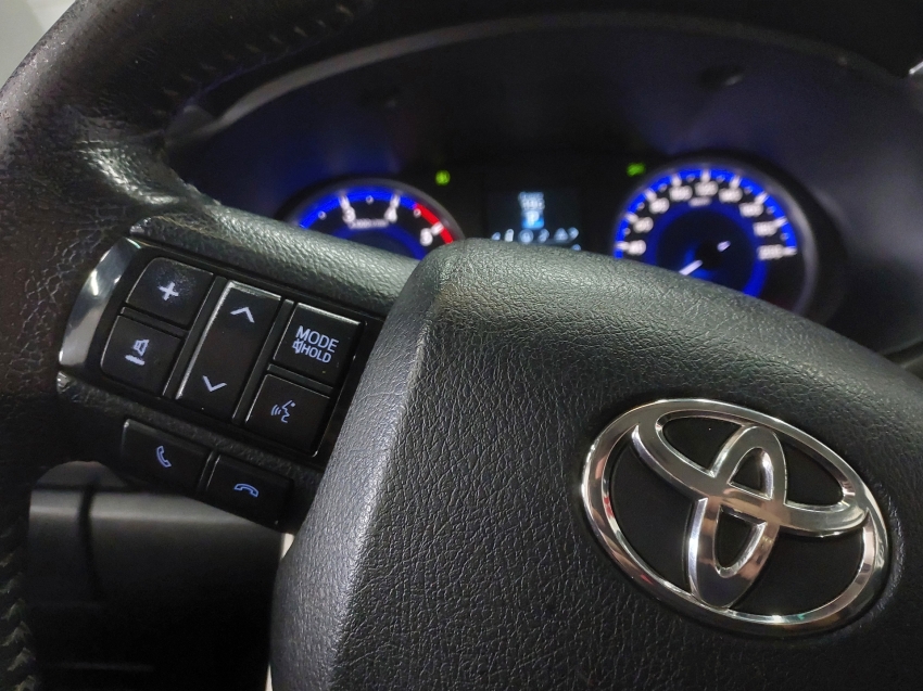 toyota hilux 2.8 srx 4x4 cd 16v diesel 4p automatico 201613