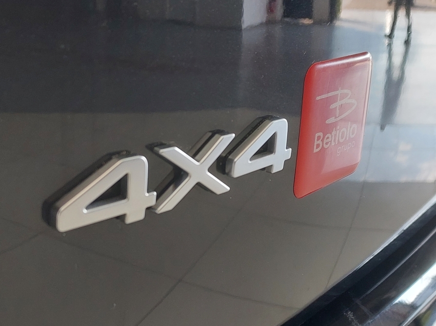 jeep commander 2.2 turbo diesel overland at9 4p automatico 202629